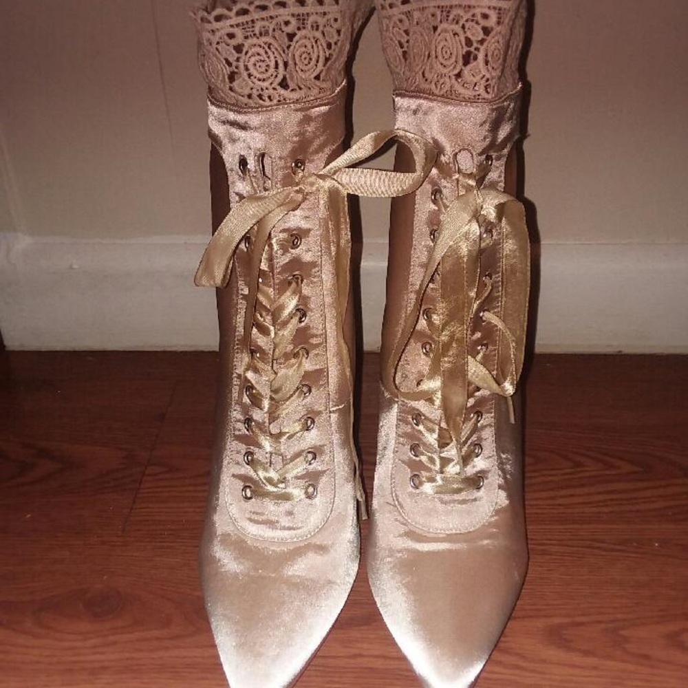 CREAM BOOTIE